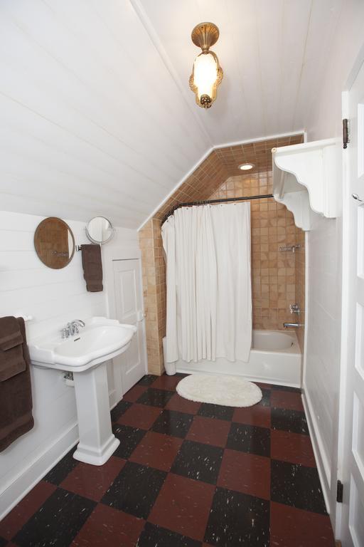 Cameron House Inn マンテオ エクステリア 写真