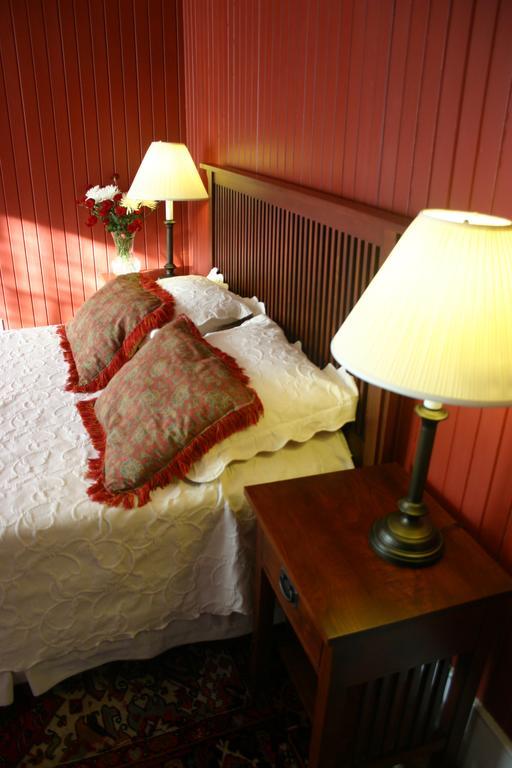 Cameron House Inn マンテオ エクステリア 写真