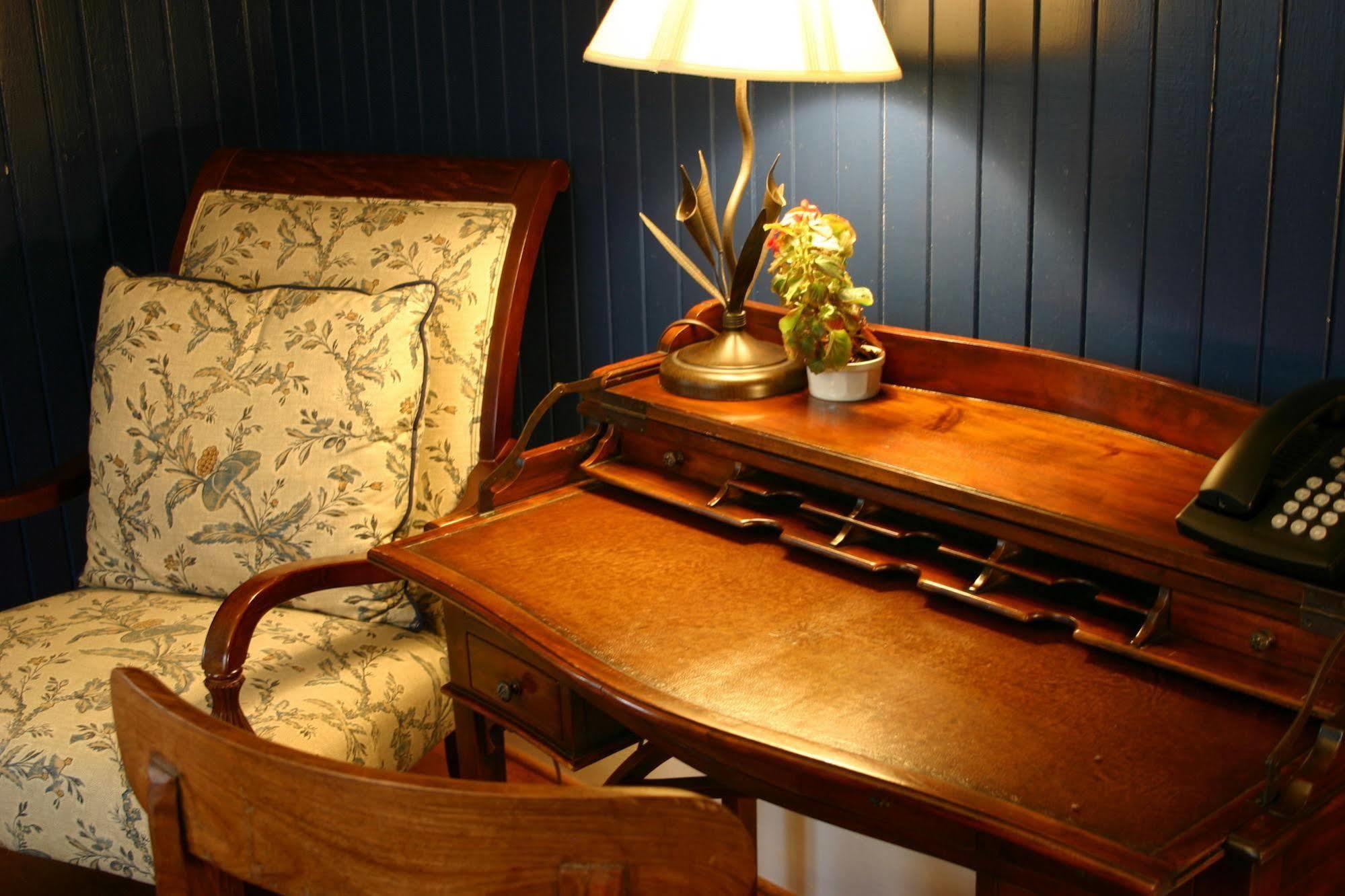 Cameron House Inn マンテオ エクステリア 写真