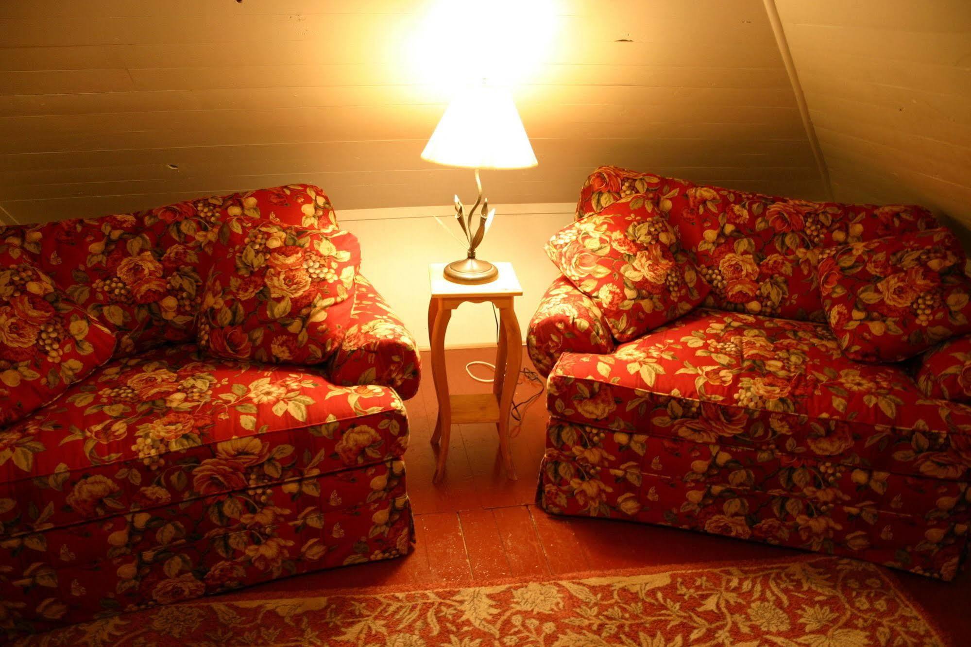 Cameron House Inn マンテオ エクステリア 写真