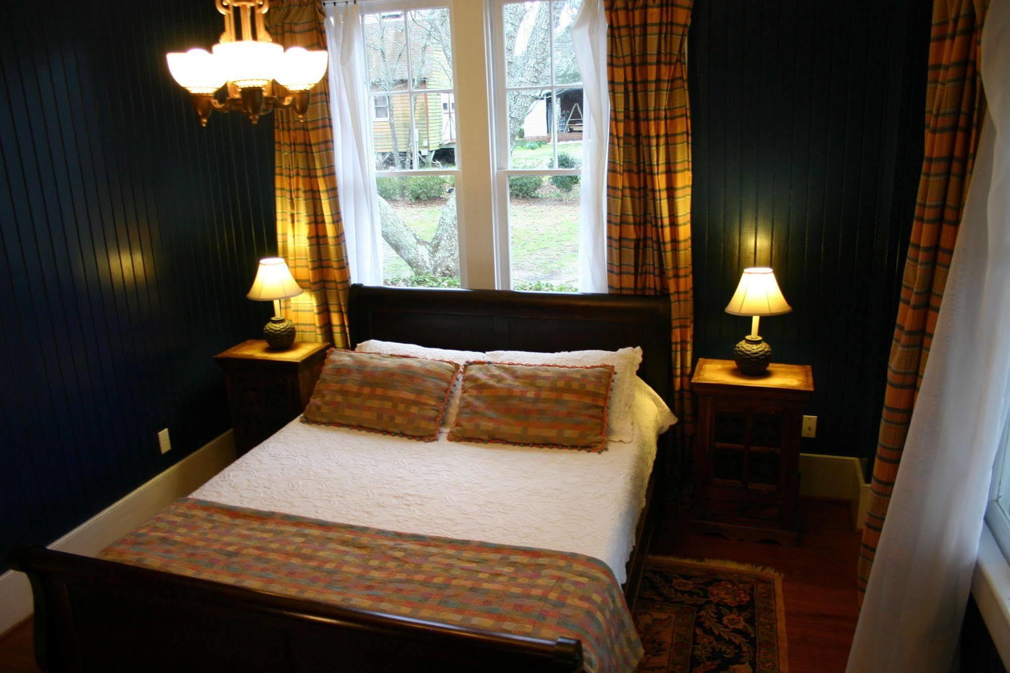 Cameron House Inn マンテオ エクステリア 写真
