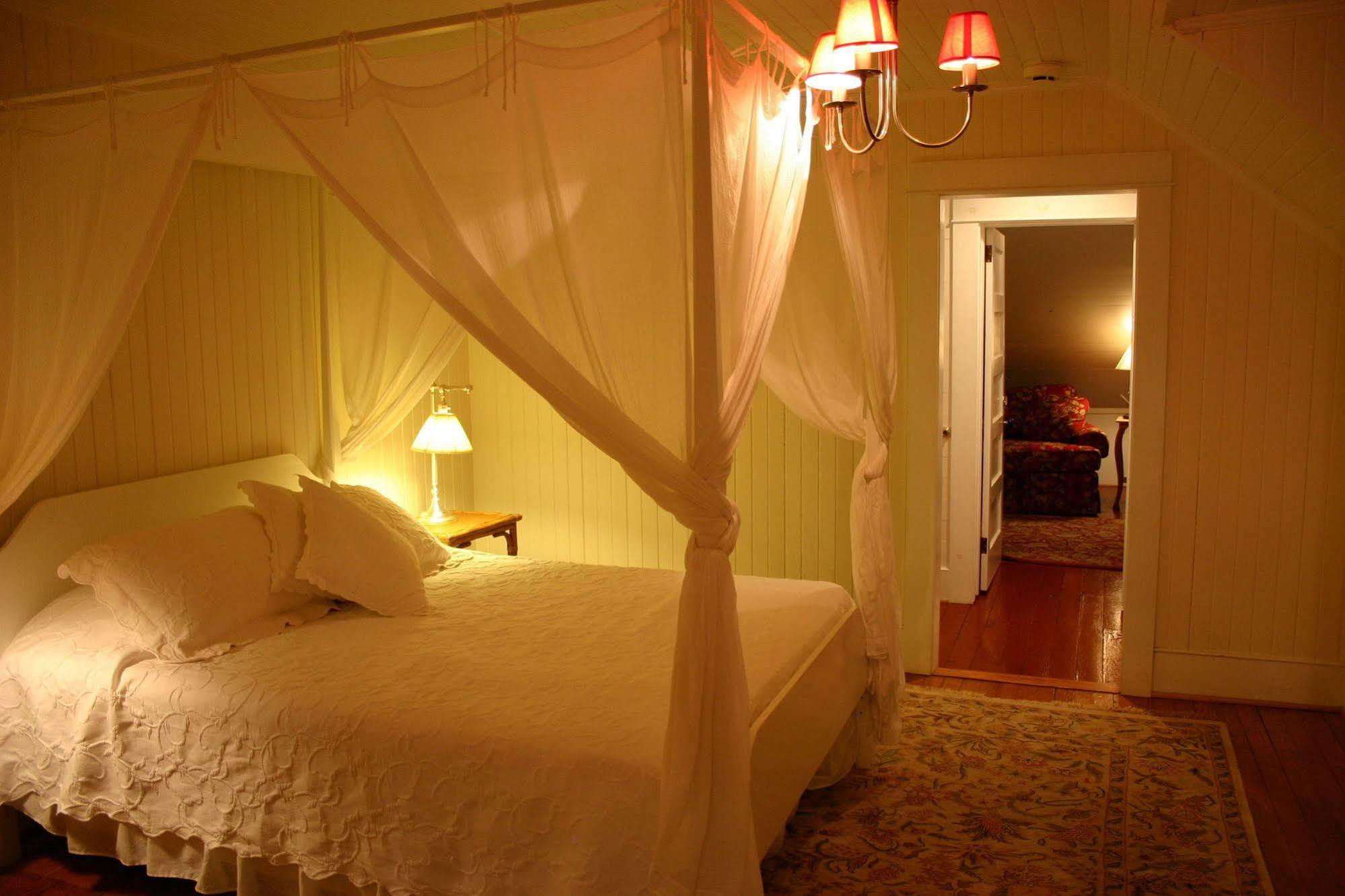 Cameron House Inn マンテオ エクステリア 写真