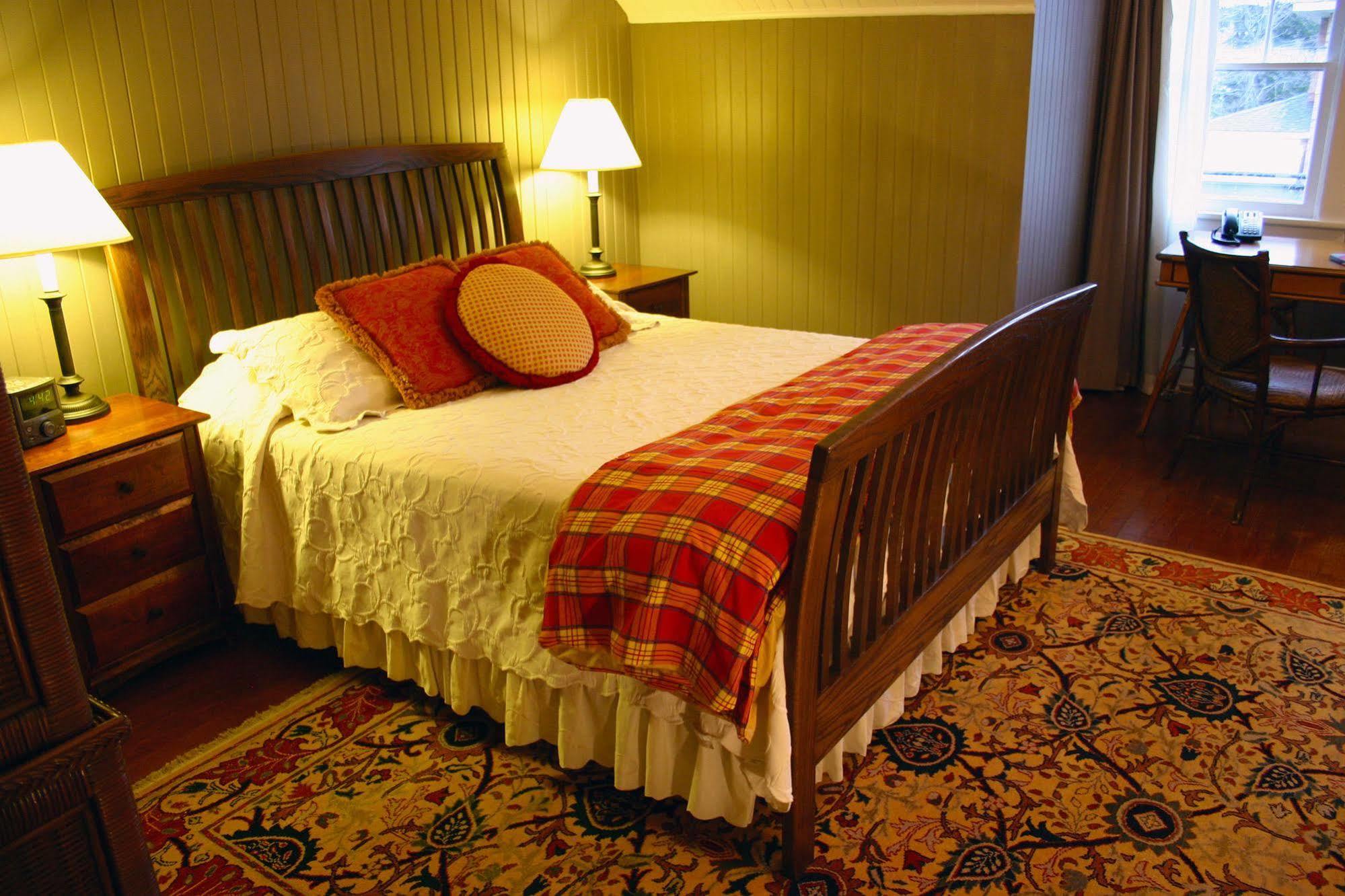 Cameron House Inn マンテオ エクステリア 写真