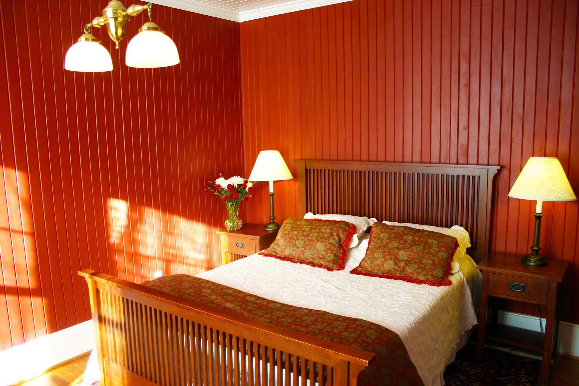 Cameron House Inn マンテオ エクステリア 写真
