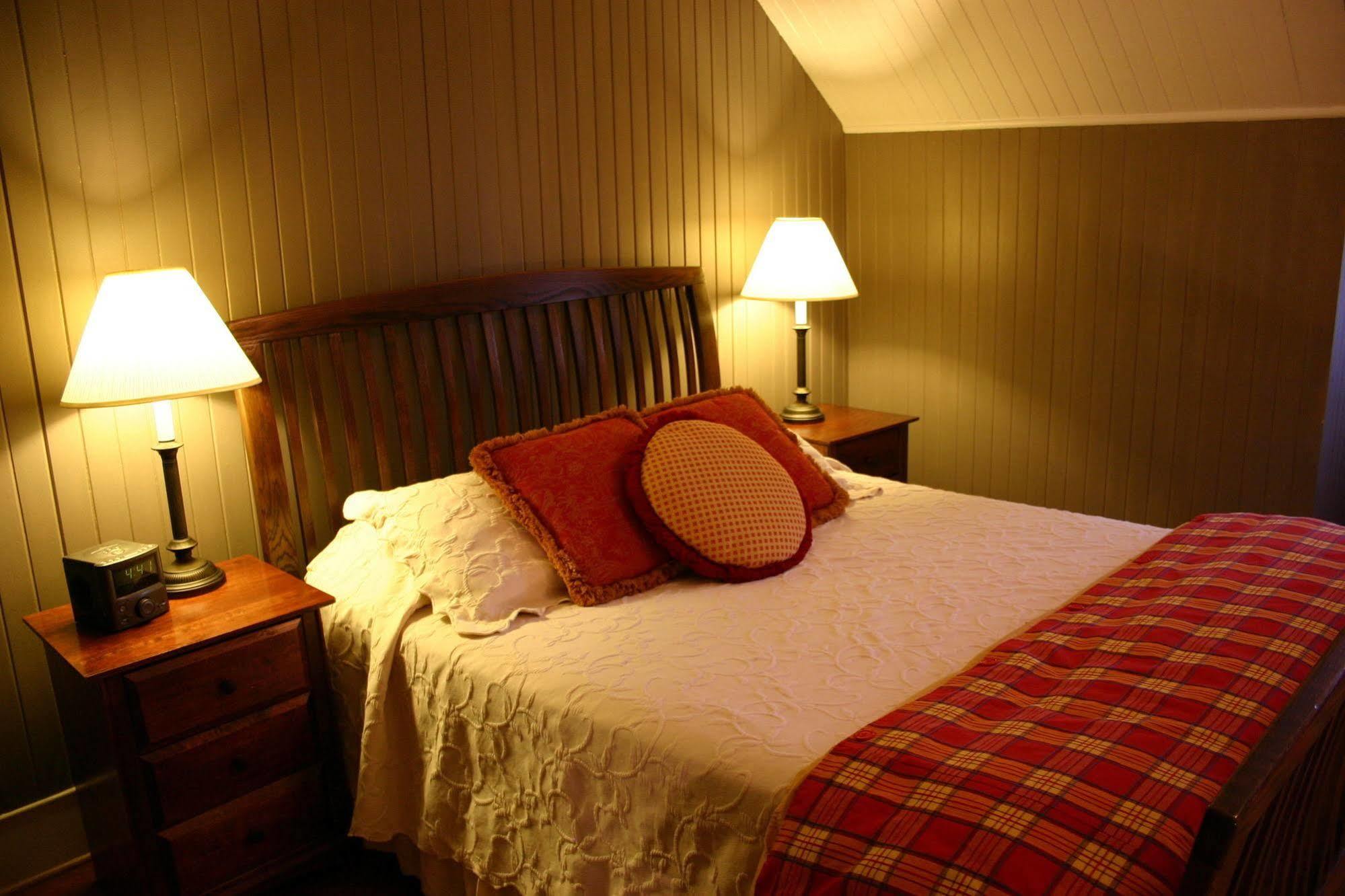 Cameron House Inn マンテオ エクステリア 写真